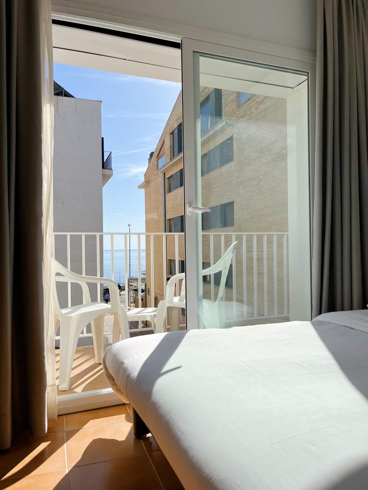 Hotel Bonaire L' Escala Dış mekan fotoğraf